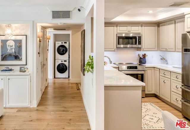 2385 Roscomare Road D3, Los Angeles, CA 90077