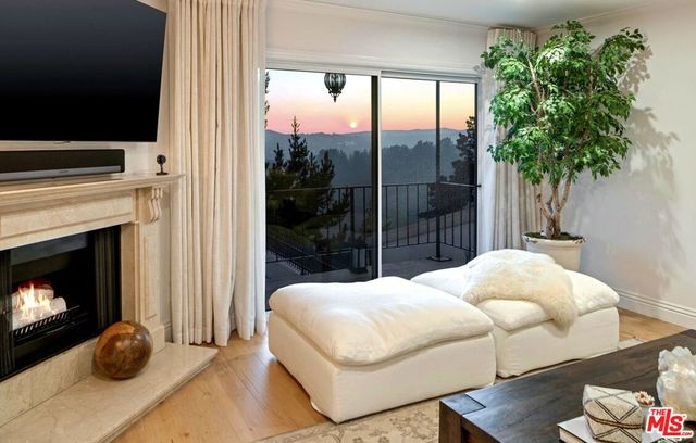 2385 Roscomare Road D3, Los Angeles, CA 90077