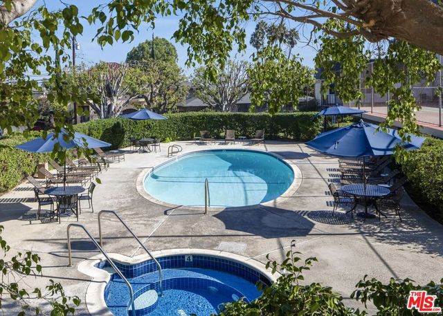 2385 Roscomare Road D3, Los Angeles, CA 90077