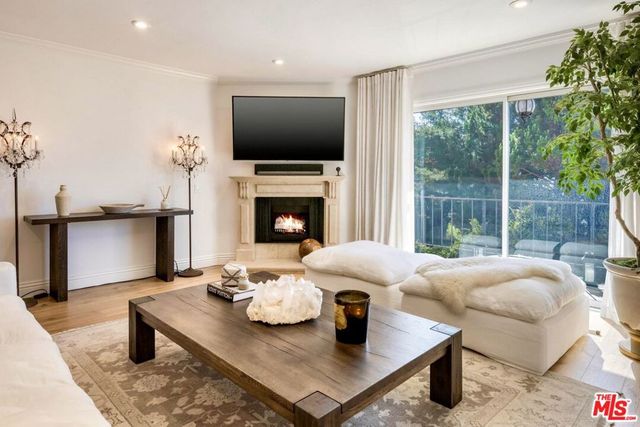 2385 Roscomare Road D3, Los Angeles, CA 90077