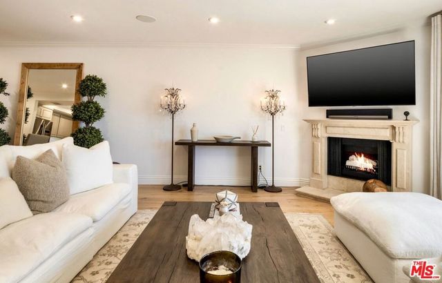 2385 Roscomare Road D3, Los Angeles, CA 90077