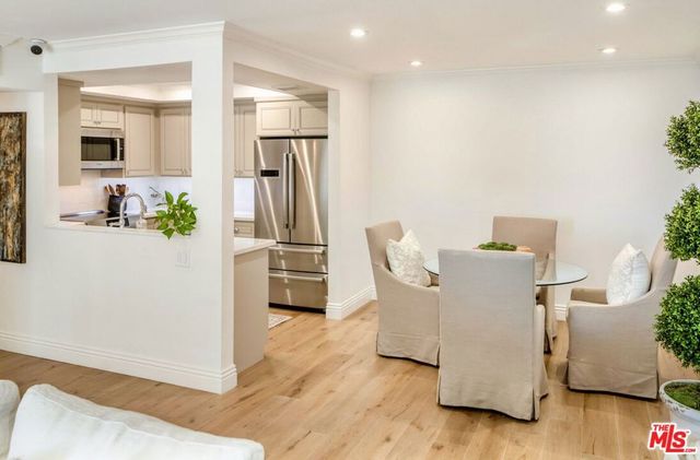 2385 Roscomare Road D3, Los Angeles, CA 90077