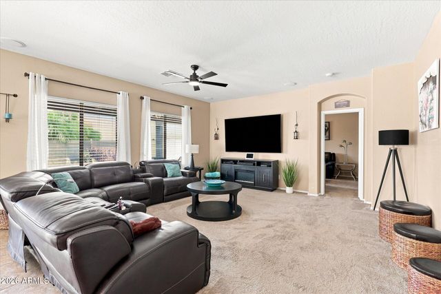 4230 E AUSTIN Lane, San Tan Valley, AZ 85140
