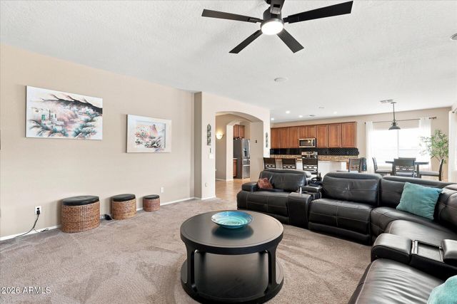4230 E AUSTIN Lane, San Tan Valley, AZ 85140