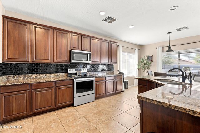 4230 E AUSTIN Lane, San Tan Valley, AZ 85140