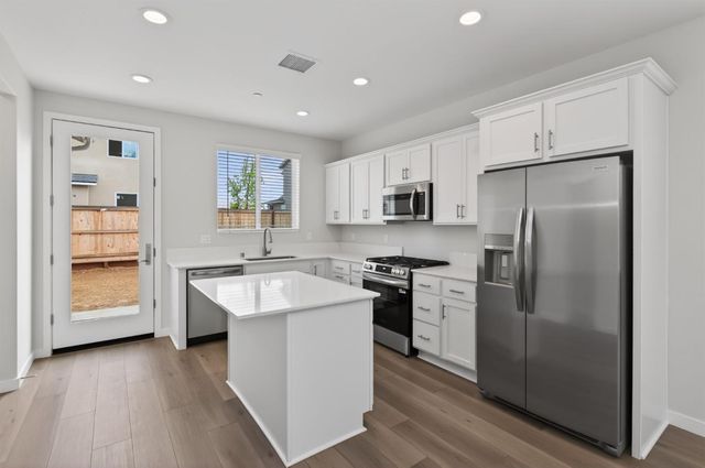 787 Laina Avenue, Madera, CA 93636