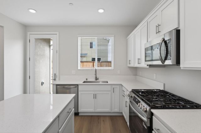 787 Laina Avenue, Madera, CA 93636