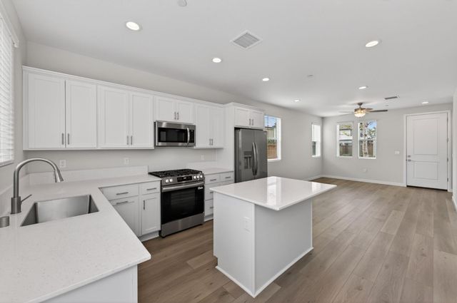 787 Laina Avenue, Madera, CA 93636