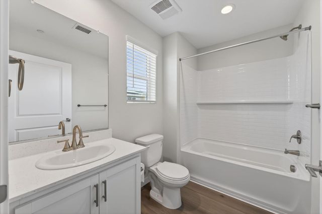 787 Laina Avenue, Madera, CA 93636