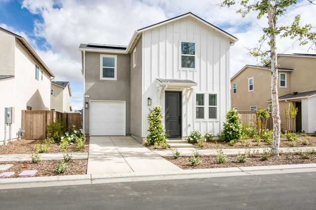 787 Laina Avenue, Madera, CA 93636