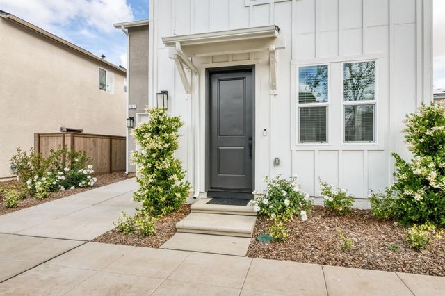 787 Laina Avenue, Madera, CA 93636