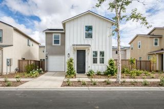 787 Laina Avenue, Madera, CA 93636