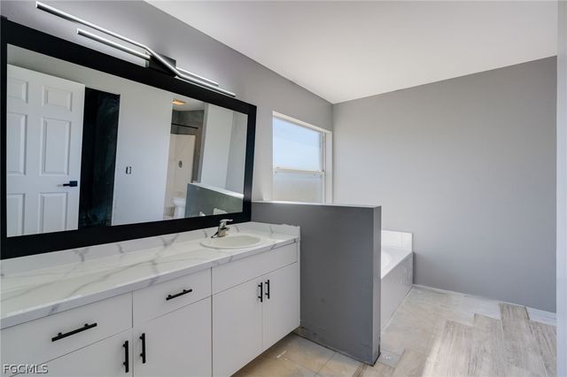 4305 NE 20th PL, Cape Coral, FL 33909