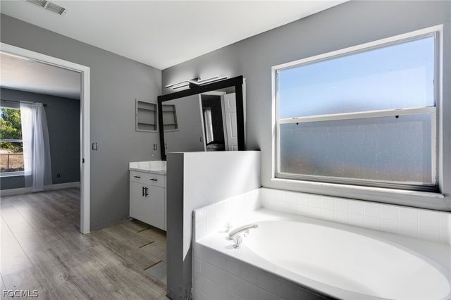 4305 NE 20th PL, Cape Coral, FL 33909