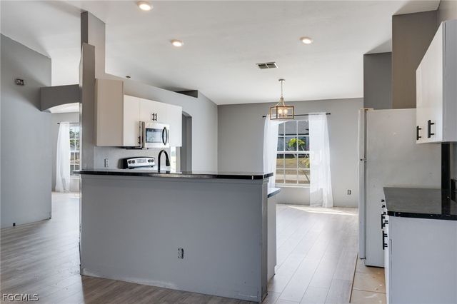 4305 NE 20th PL, Cape Coral, FL 33909