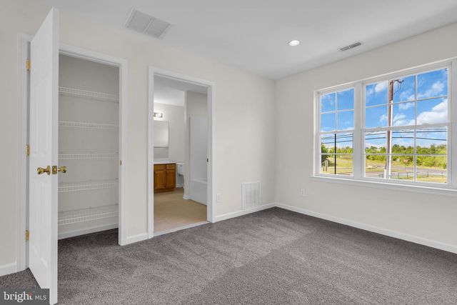 32 CHARLES CIR, Delanco, NJ 08075