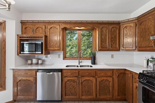 17588 66th Avenue N, Maple Grove, MN 55311
