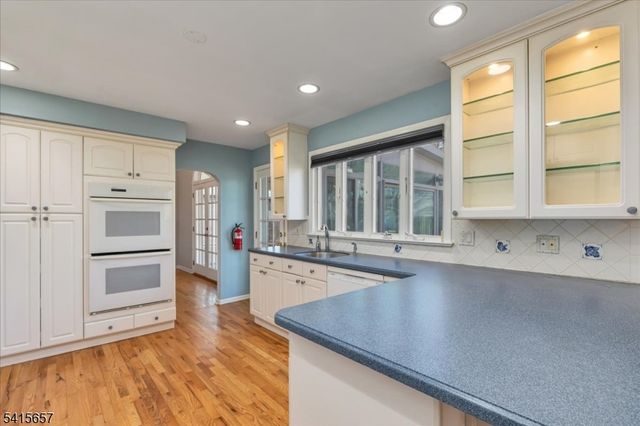 112 Crane Cir, New Providence Boro, NJ 07974