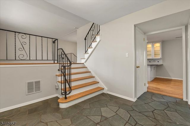 112 Crane Cir, New Providence Boro, NJ 07974