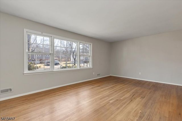 112 Crane Cir, New Providence Boro, NJ 07974