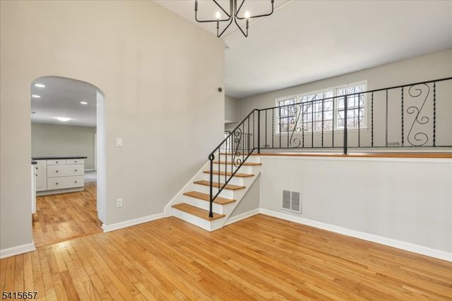 112 Crane Cir, New Providence Boro, NJ 07974