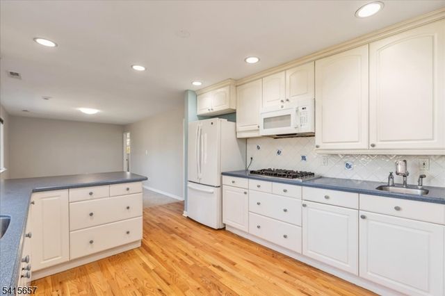 112 Crane Cir, New Providence Boro, NJ 07974