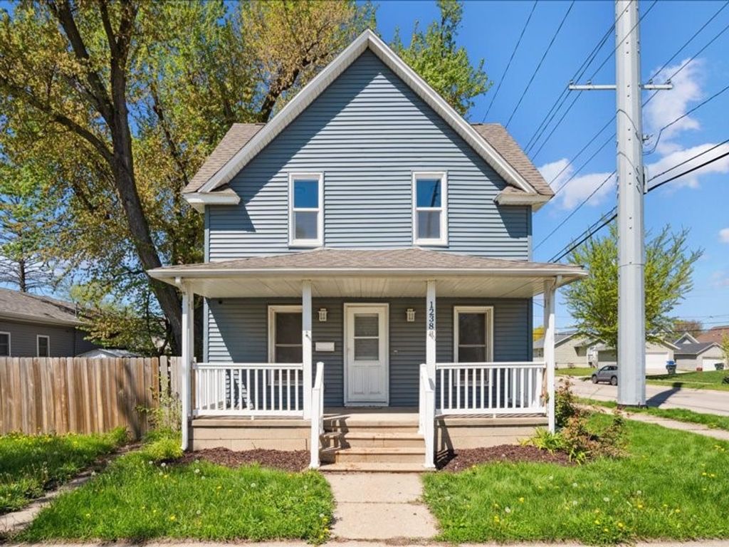 1238 Ellis Boulevard NW, Cedar Rapids, IA 52405
