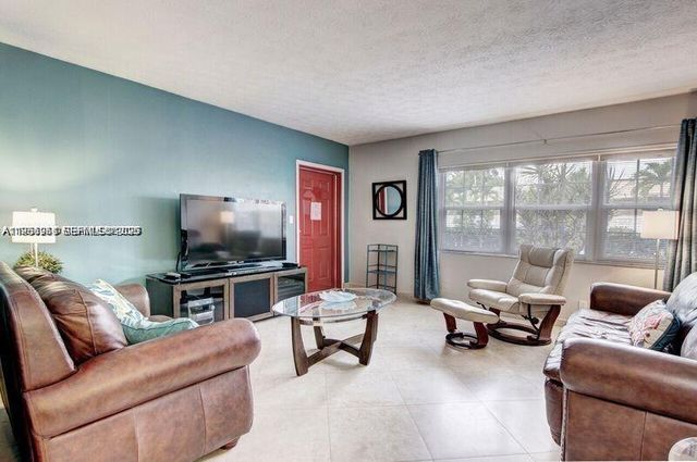 221 SE 9th Ave 112, Pompano Beach, FL 33060