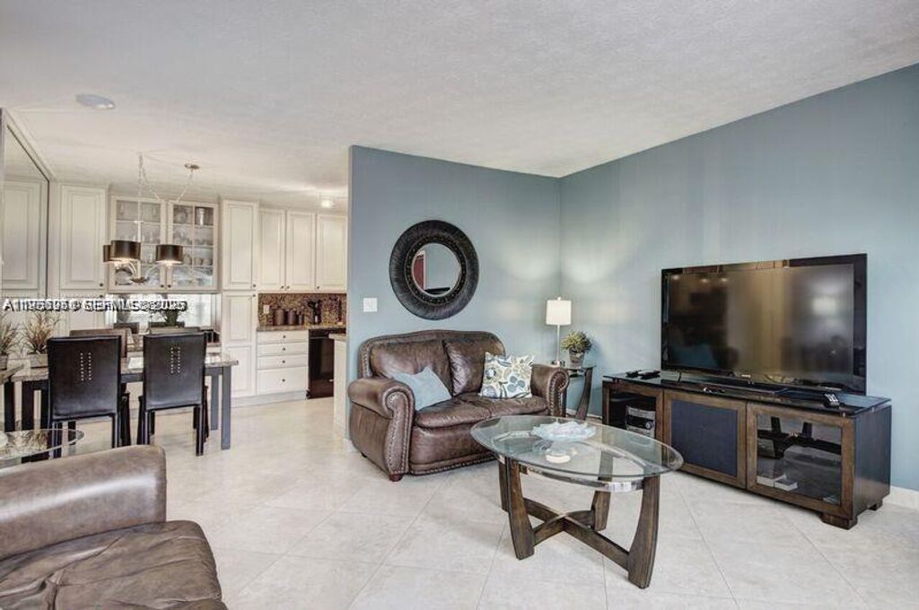 221 SE 9th Ave 112, Pompano Beach, FL 33060