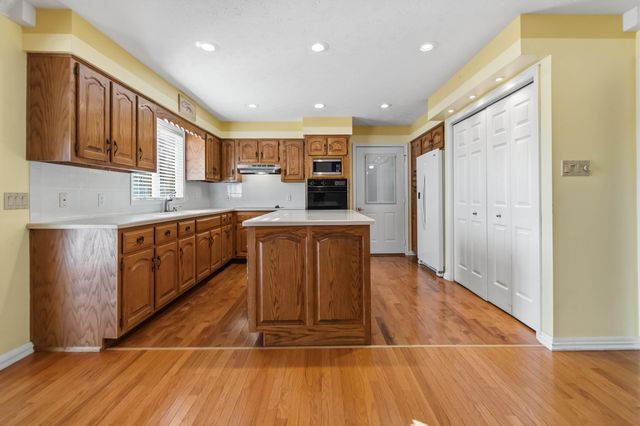 43 Farmington Avenue, Monticello, KY 42633