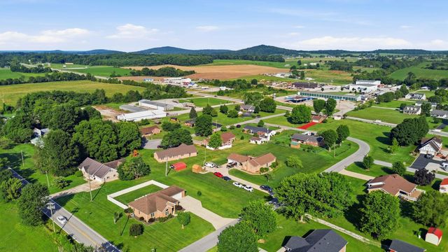 43 Farmington Avenue, Monticello, KY 42633