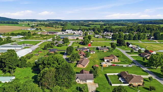 43 Farmington Avenue, Monticello, KY 42633