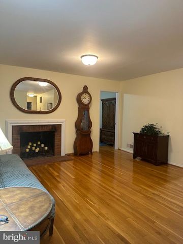 112 ROLLING RD E, Gaithersburg, MD 20877