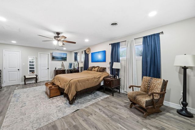 1539 Sterling Drive, Baytown, TX 77523