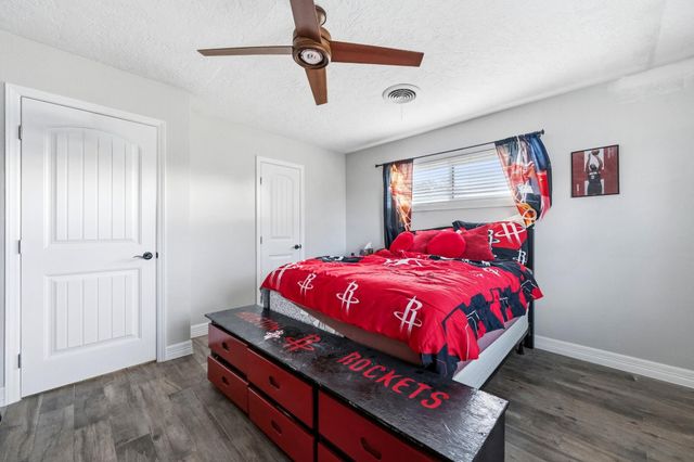 1539 Sterling Drive, Baytown, TX 77523