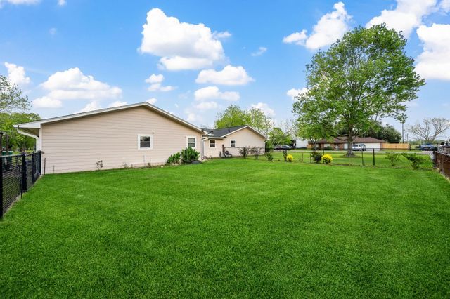 1539 Sterling Drive, Baytown, TX 77523