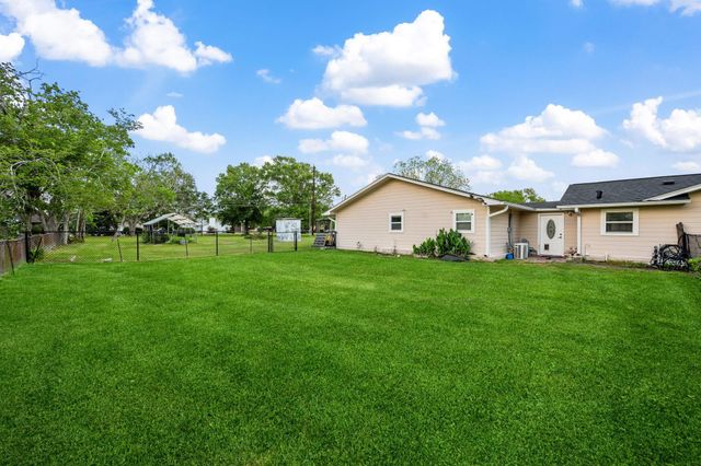 1539 Sterling Drive, Baytown, TX 77523