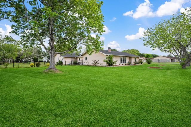 1539 Sterling Drive, Baytown, TX 77523