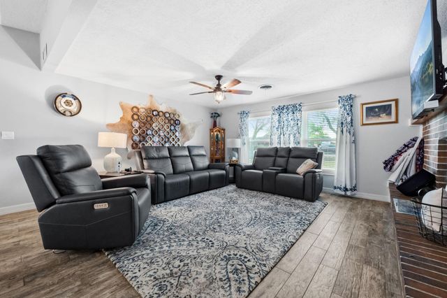 1539 Sterling Drive, Baytown, TX 77523