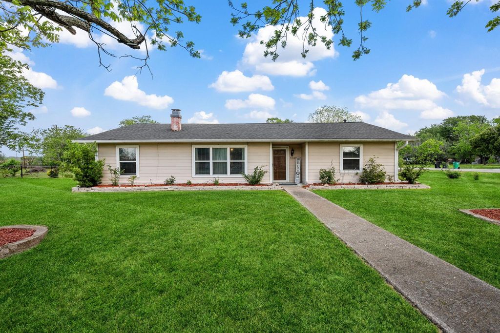 1539 Sterling Drive, Baytown, TX 77523