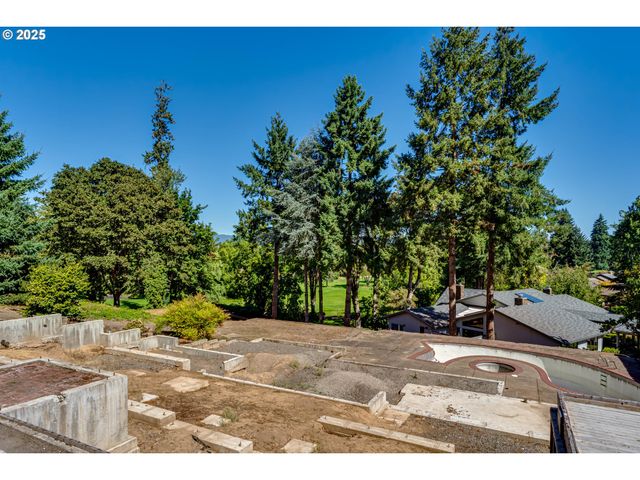 516 SPYGLASS Dr, Eugene, OR 97401