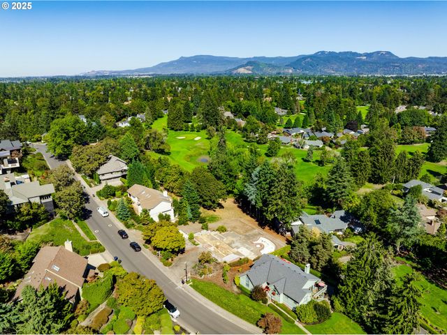 516 SPYGLASS Dr, Eugene, OR 97401