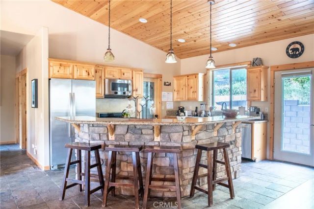 43628 Yosemite Drive, Big Bear Lake, CA 92315