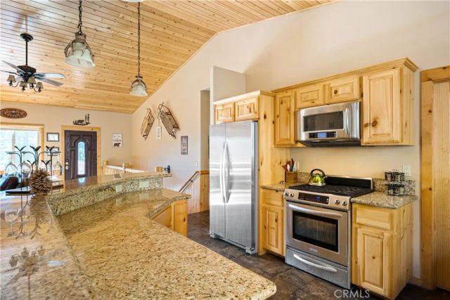 43628 Yosemite Drive, Big Bear Lake, CA 92315