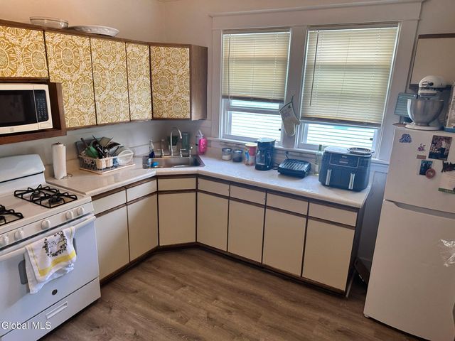 38 Harris Avenue, Albany, NY 12208