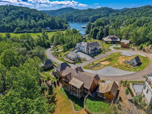 80 Cove View Lane, Clarkesville, GA 30523
