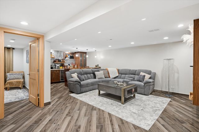 7730 BROOKHAVEN Avenue, Darien, IL 60561