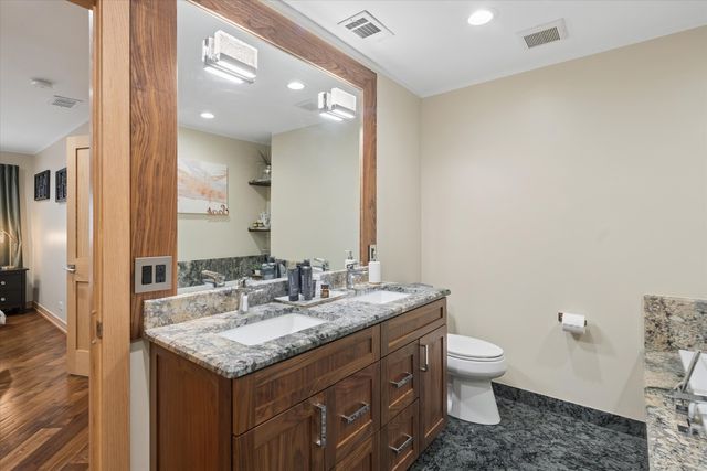 7730 BROOKHAVEN Avenue, Darien, IL 60561