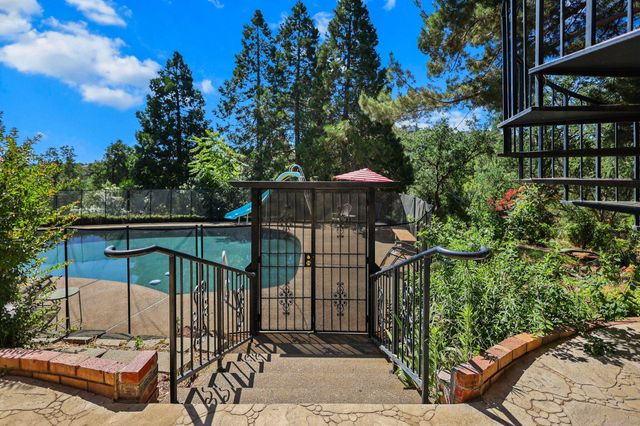 3330 Scenic Drive, Redding, CA 96001