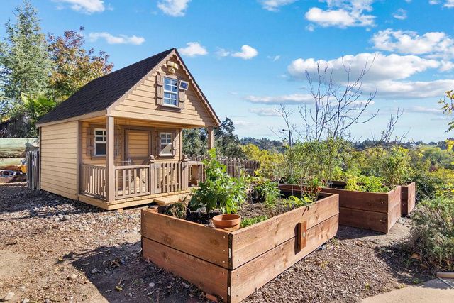 10722 Rawles Rd, Oakdale, CA 95361